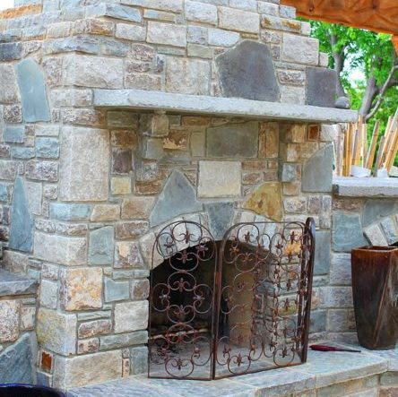 Build Outdoor Fireplace in Columbus OH