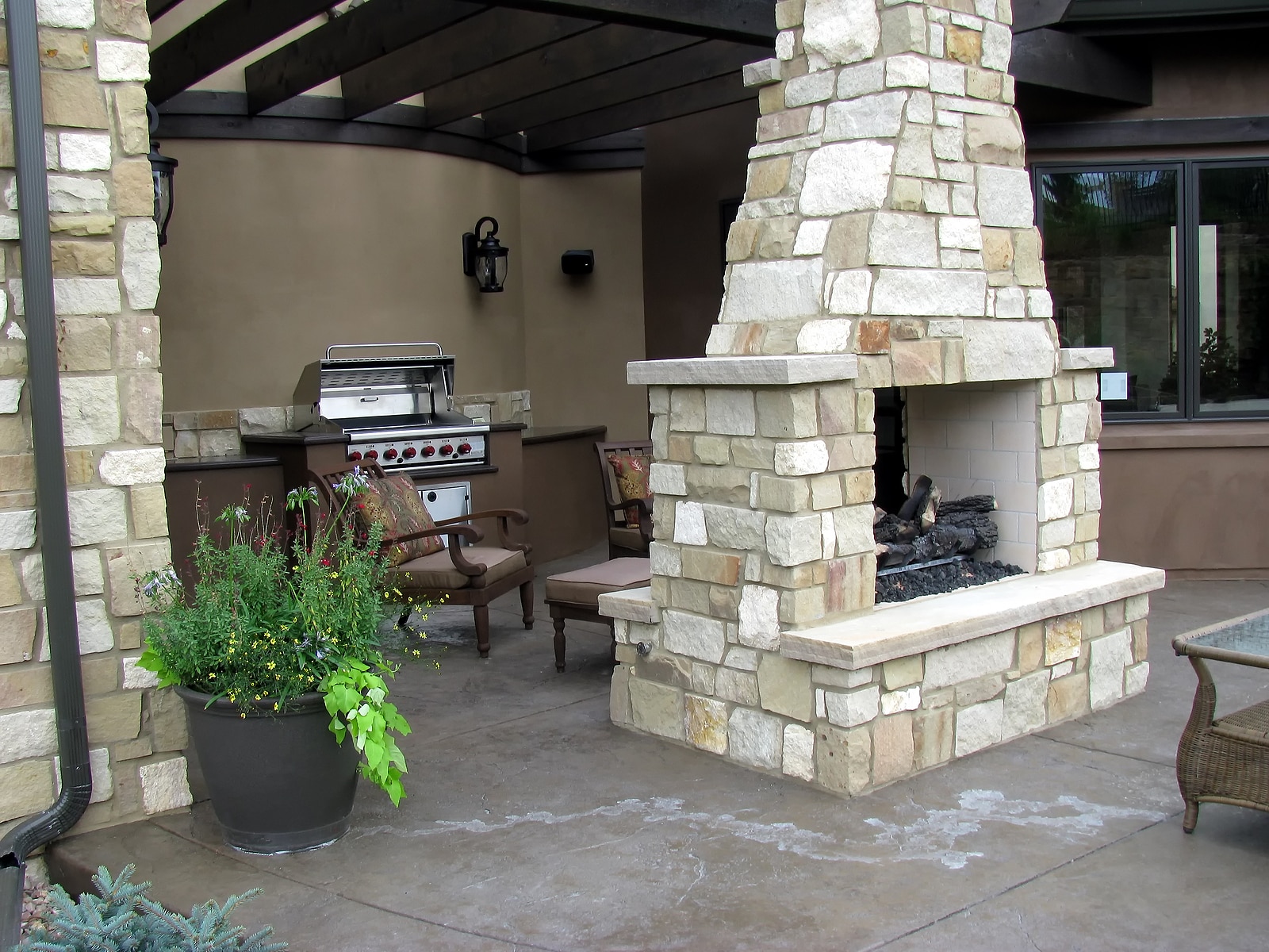 Outdoor fireplace installation