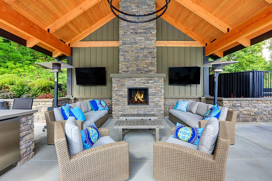 Warm Up Your Thanksgiving With a Backyard Fireplace